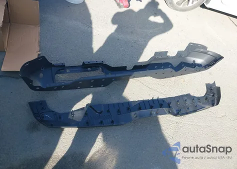 2022 Ford Bronco Black Diamond z USA, uszkodzony, nr VIN 1FMEE5DH1NLB14773